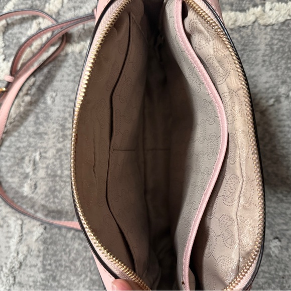 Michael Kors Light Pink Crossbody Bag with Gold Chain - Picture 3 of 4